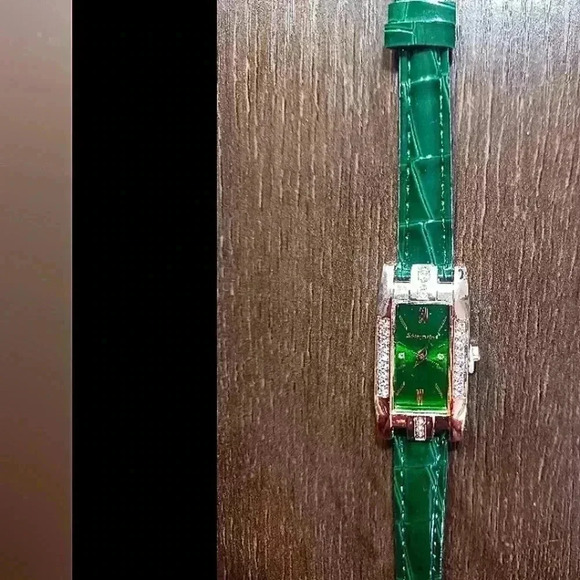Rectangular green rhinestone watch - Picture 1 of 6